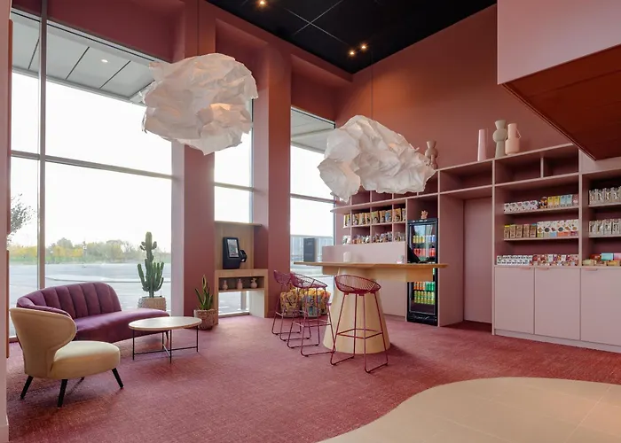 Ibis Styles Ahoy מלון